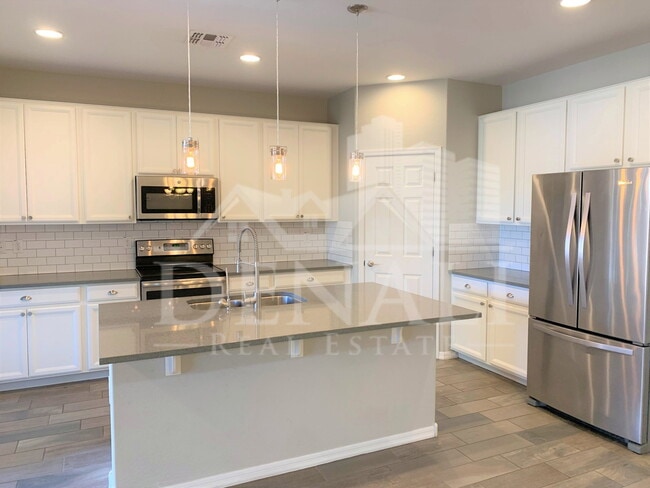 Photo - 334 N 79th Pl