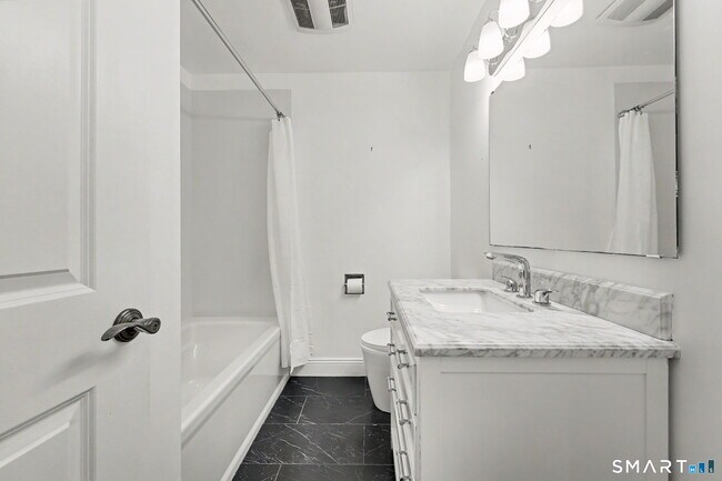 Photo - 163 South St Unidad 85