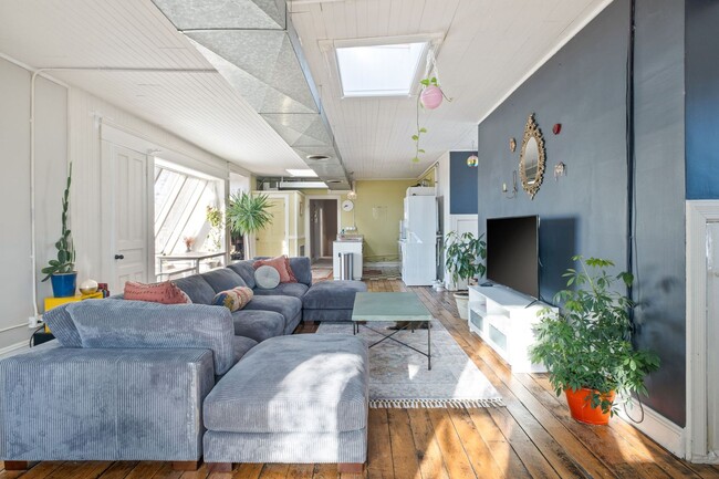 Photo - 223 Bates Ave Unidad Penthouse