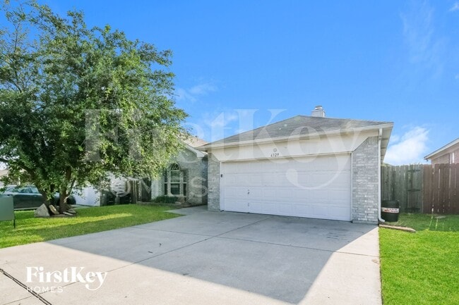 Photo - 10240 Dawson Trail