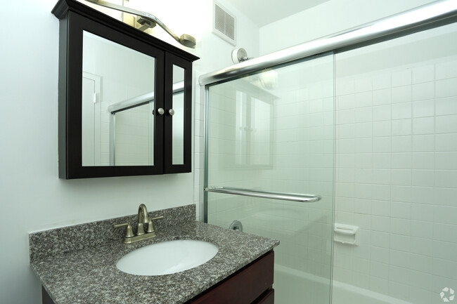 Bathroom - Namotur Apartment Homes