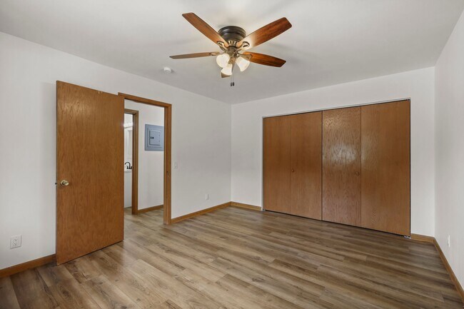 6210 Mineral Point Rd, Madison, WI 53705