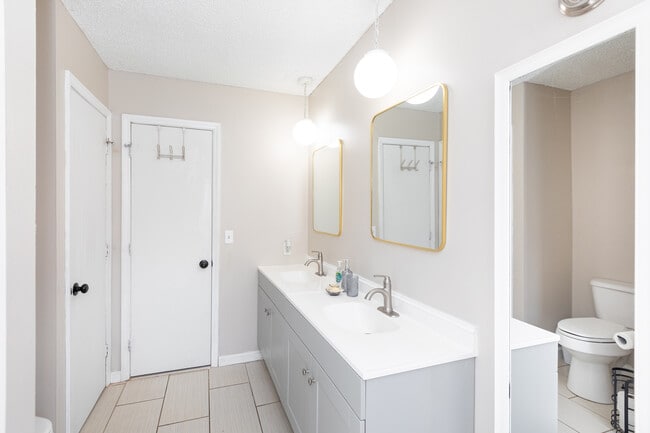 Photo - 6012 Old Coach Rd