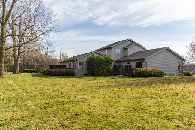 Photo - 2521 Woodmeadow Dr SE