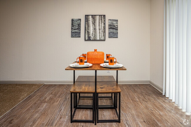 2BR, 2BA - 856SF