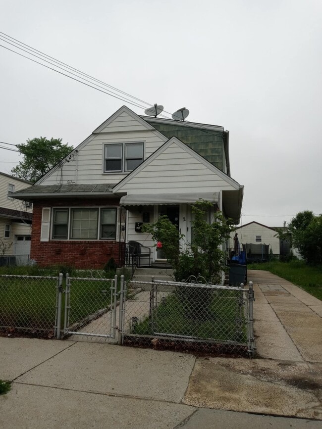 Photo - 2 Pinecrest Rd House