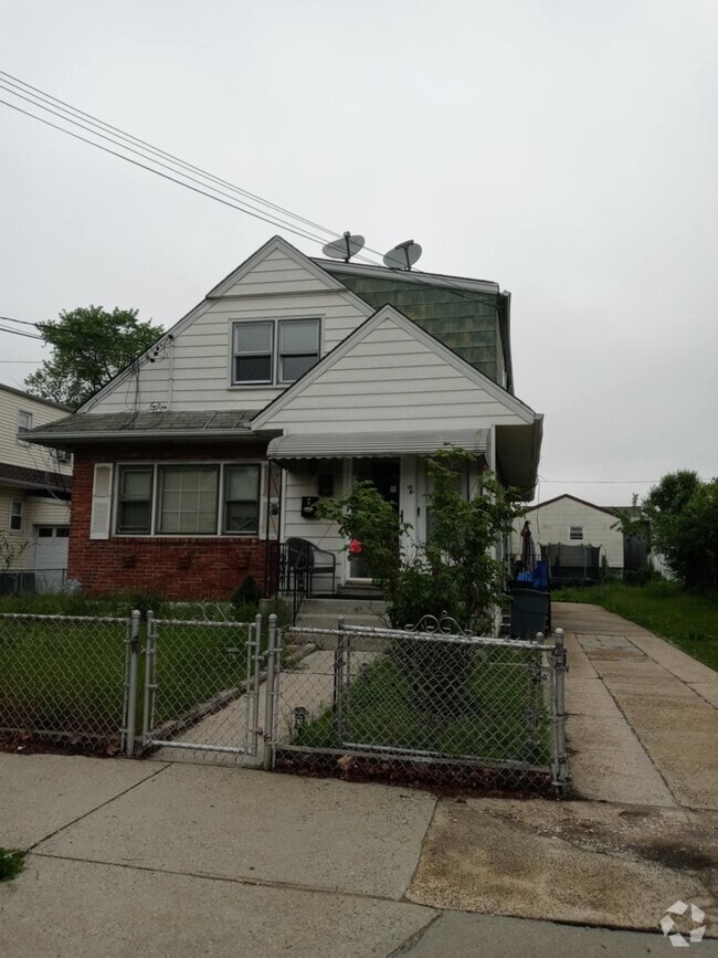 Building Photo - 2 Pinecrest Rd Rental