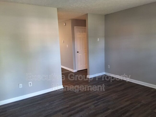 Photo - 1122 Evelyn Dr