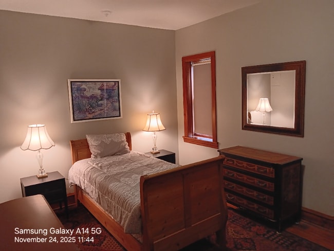 Photo - 552 N Lawler Ave Unidad 1st Floor