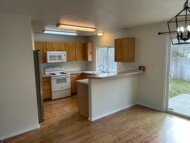 Photo - 1427 W Roberts Pl