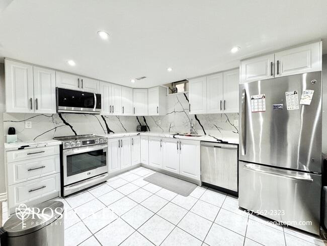 Photo - Spacious 2-Bedroom Basement Apartment with Backyard & 2 Parking Spaces in Ajax Unité 2
