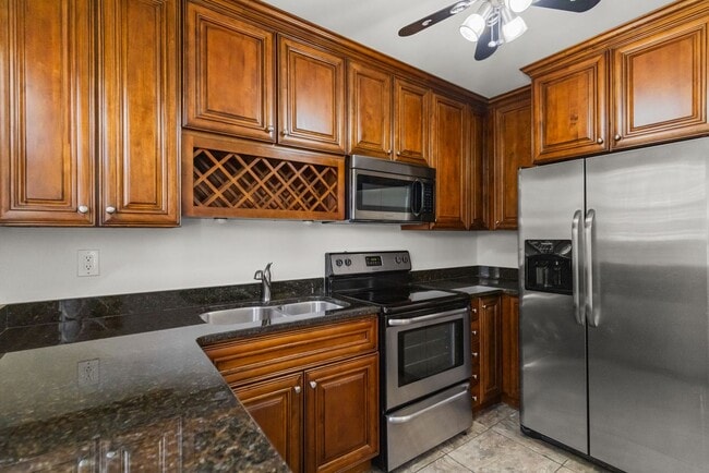 Photo - 202 Robinson St