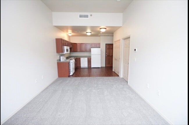 Photo - 620 N Main Ave