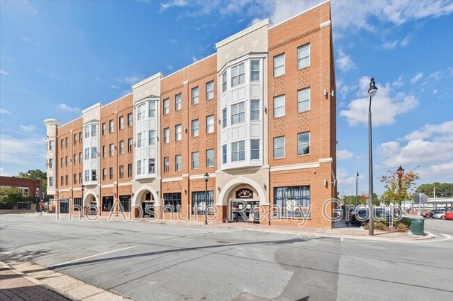 Photo - 145 S Main St