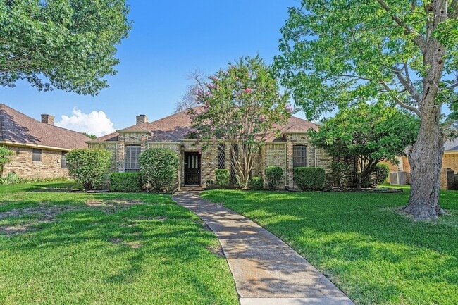 Building Photo - 802 Pebblebrook Dr