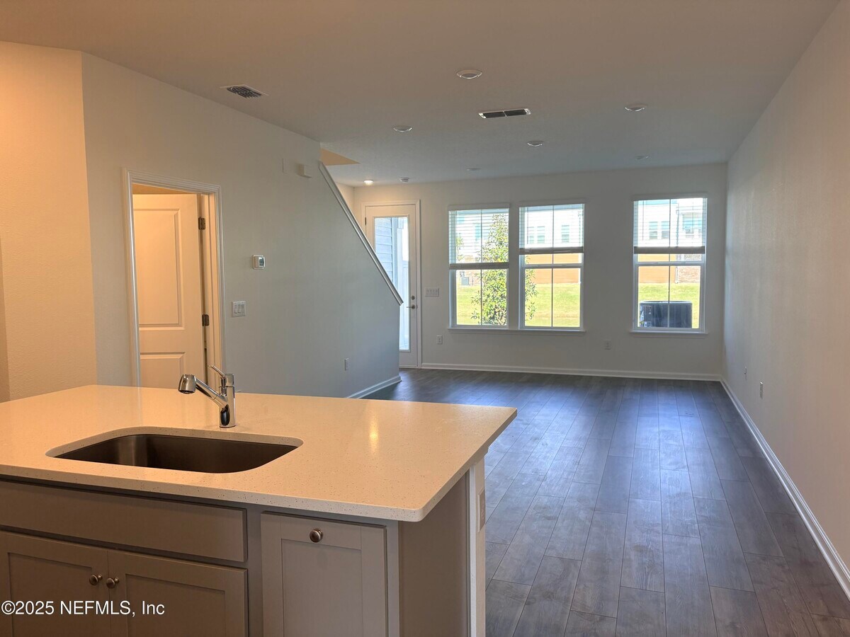 Photo - 193 Brandon Lks Dr