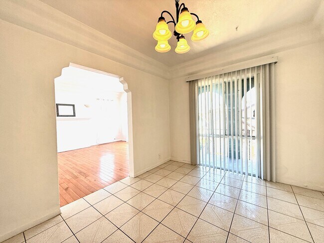 Dinig room - 2817 S Sycamore Ave Unit 2817 S Sycamore Ave