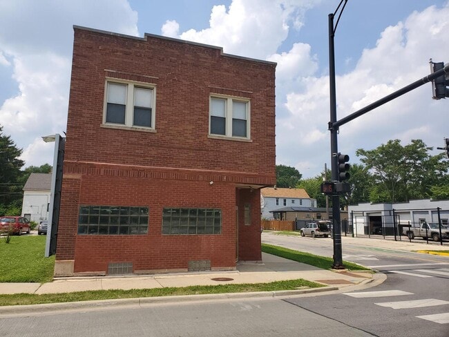 Building Photo - 10000 S Michigan Ave