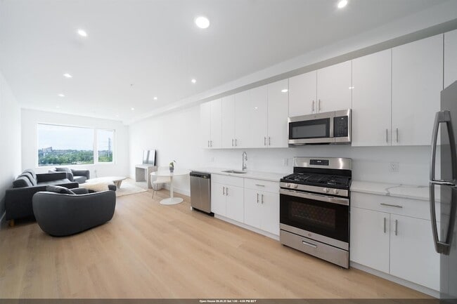 Building Photo - 3309 Liberty Ave Unit 204 Rental