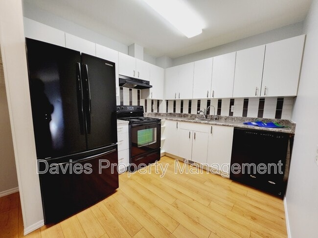 Photo - 611 Willow Ct NW