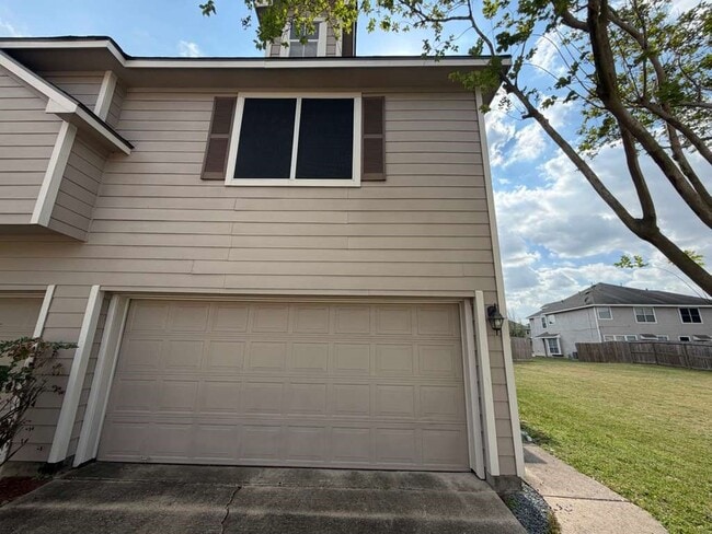 Building Photo - 6055 Yorkglen Manor Ln