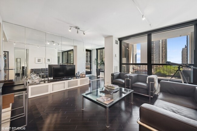 Photo - 1030 N State St Unit 1G