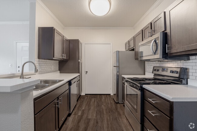 2BR, 2BA - 995SF - Kitchen