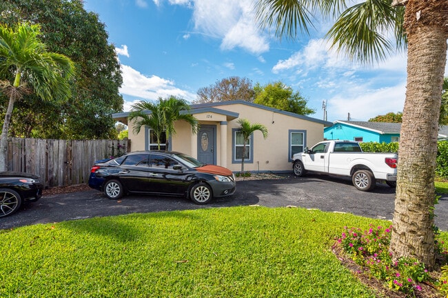 Photo - 124 SW 10th Ave