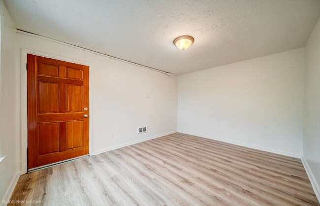 Photo - 802 Pine St Unidad 4