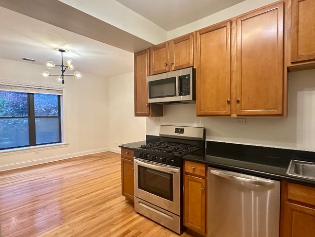 Photo - 903 W Cornelia Ave Condo Unit 1N