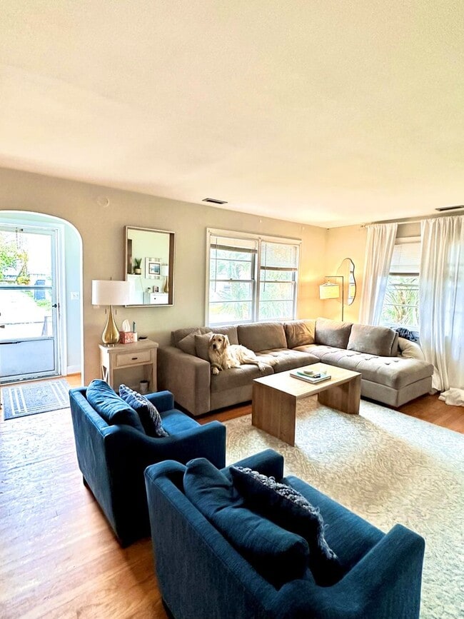 Photo - 2 Bedroom | 1 Bathroom Home – Downtown Cha...