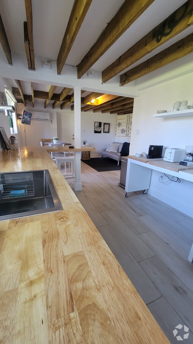 Building Photo - 1245 NE 90th St Unit Large Efficiency Rental