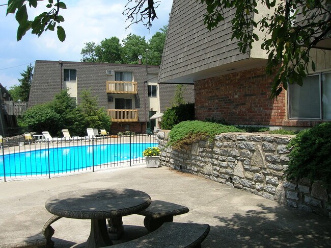 Mont Michel Apartments For Rent In Cincinnati Oh Forrent Photo Mont Michel Apartments