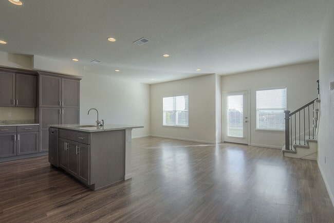 Vista del nivel de entrada de Birchwood - 845 S Sumac St