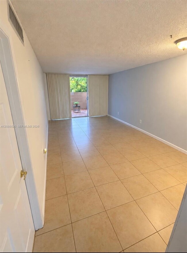 Building Photo - 10625 SW 112th Ave Unit 103