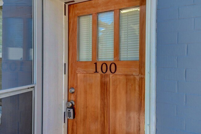 Photo - 4BR/2BA Beautiful Historic Home in the Highlands! AVAIL 5/15 Unit 100