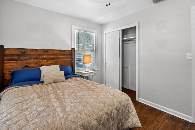 Photo - 731 20th St NW