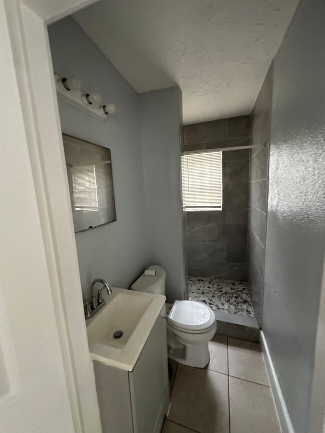 Photo - 2534 Moncrief Rd