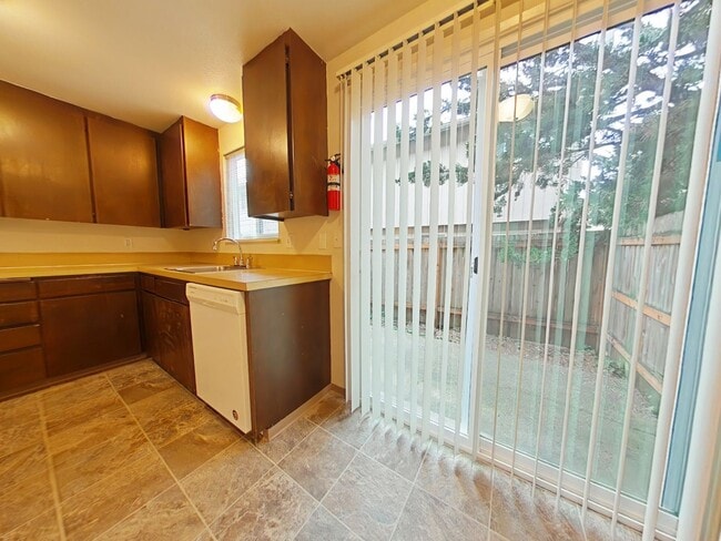 Photo - 2 Bedroom Apartment ~ Close to 9th Street ... Unidad 114 NE Conifer #13