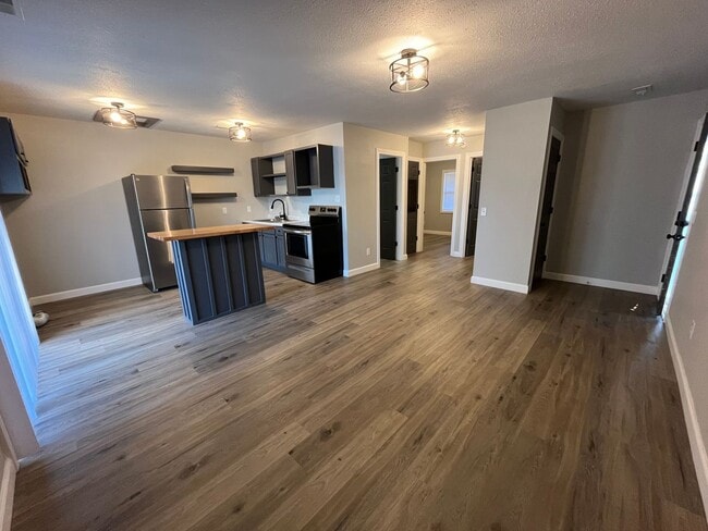 Photo - Nice 2 Bedroom Apartment overlooking Treeline lake Unit 316 Scarsdale Circle 2A