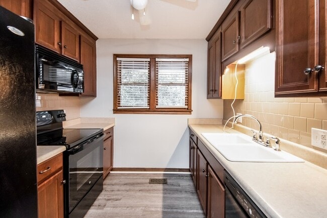 Photo - 312 Bow Church Rd