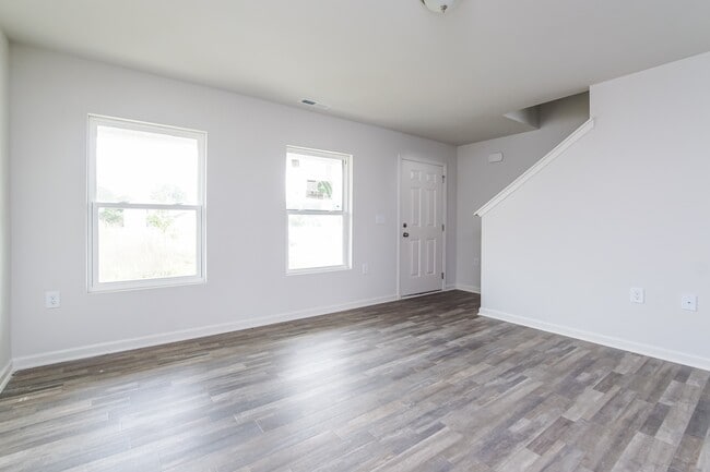 Photo - 859 Ashbury Ln