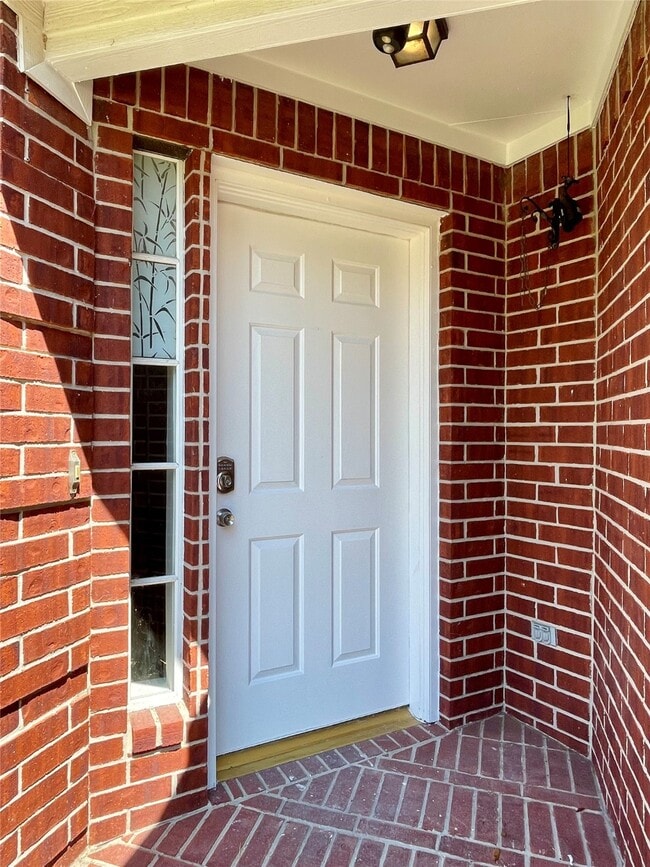 Photo - 2201 Land St