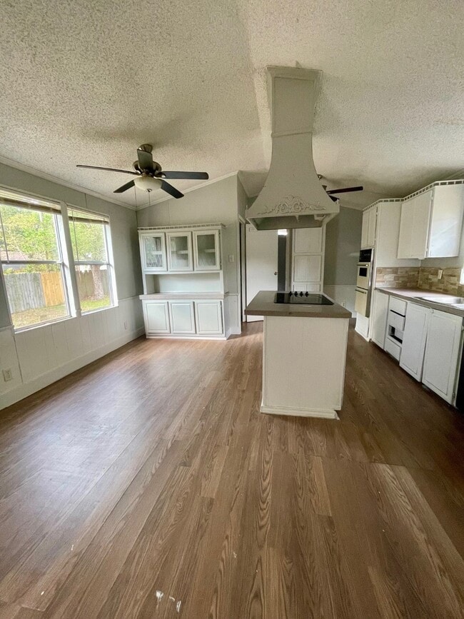 Photo - 23349 Hedge Ln