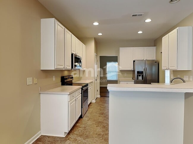 Photo - 635 Chadwyck Dr