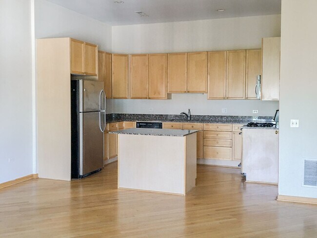 2743 N Southport Ave Unit 3S