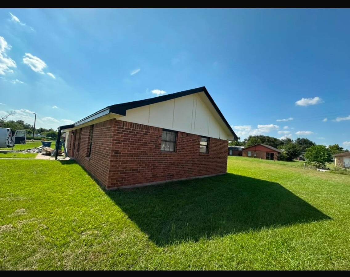 Photo - 732 Meadow Ln