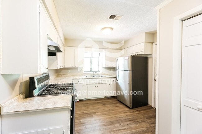 Photo - 323 Holly Dr