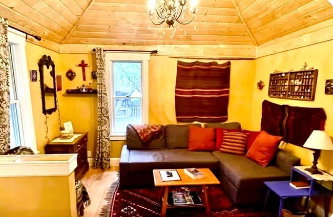 Photo - 913 Griffith St