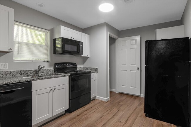 Building Photo - 3621 Mainer St Rental